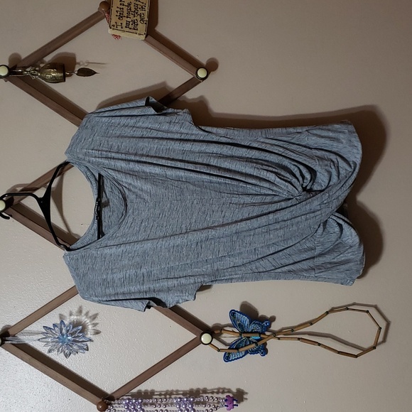 Express Tops - Donating 7/15 🦋 Front Twist and Cap Sleeve Top